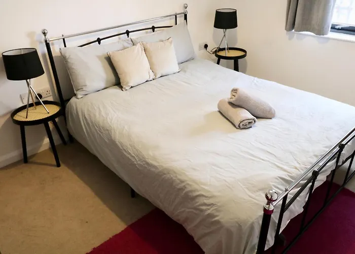Modern 2 Bed Close To Station